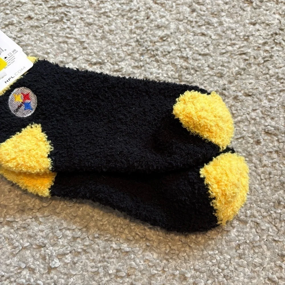 Pittsburgh Steelers NFL Black and Yellow Fuzzy Socks NEW Women’s